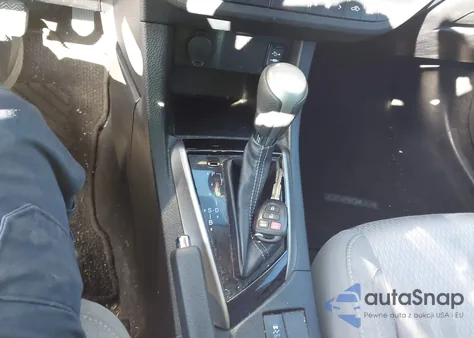 2014 Toyota Corolla Le Plus z USA, uszkodzony, nr VIN 5YFBURHE0EP042733